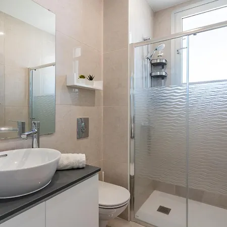 Lemon Tree 1-Br Apt With Terrace & Pool In Livadia