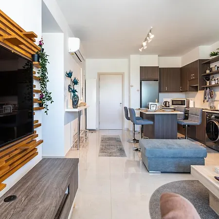 Lemon Tree 1-br With Terrace & Pool In Livadia 拉纳卡