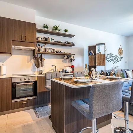 Lemon Tree 1-br With Terrace & Pool In Livadia * 拉纳卡