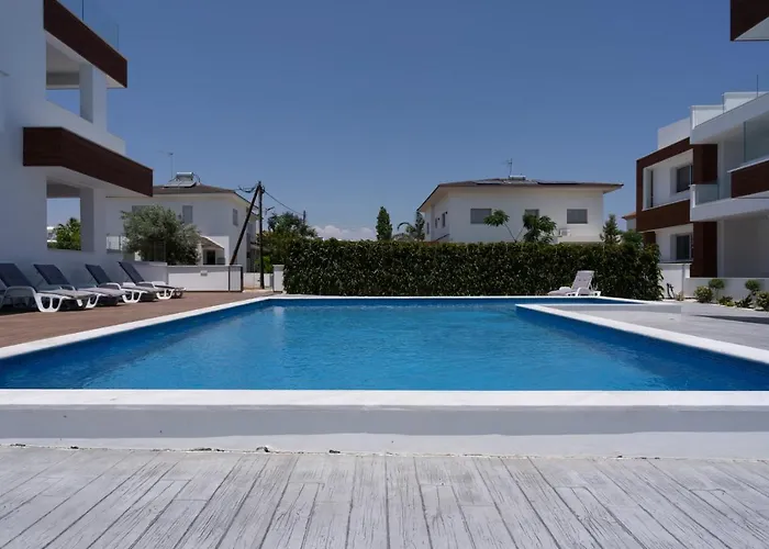 Lemon Tree 1-br With Terrace & Pool In Livadia Appartement