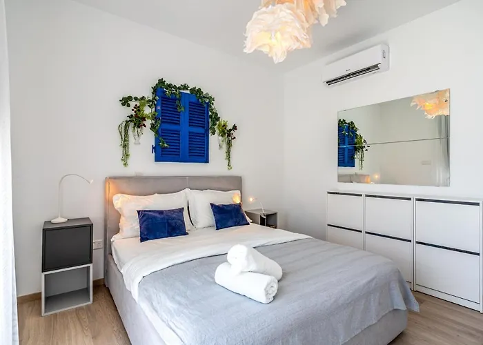 Lemon Tree 1-br With Terrace & Pool In Livadia Appartement