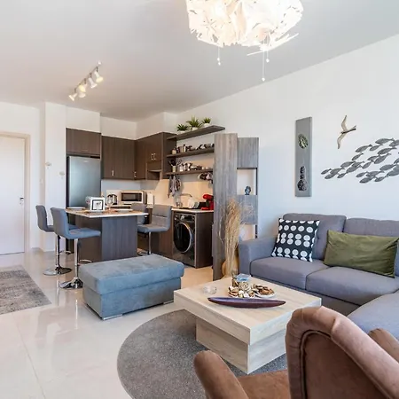 Lemon Tree 1-br With Terrace & Pool In Livadia Apartament